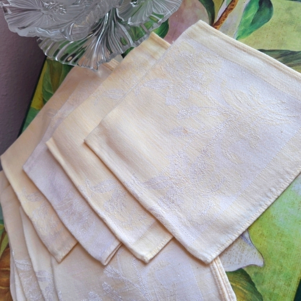 Damask Set of 8 Cream Floral Cloth Napkins